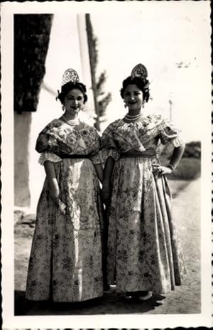 Bild des Verkufers fr Ansichtskarte / Postkarte Valencia Stadt Spanien, Frauen in spanischer Tracht zum Verkauf von akpool GmbH