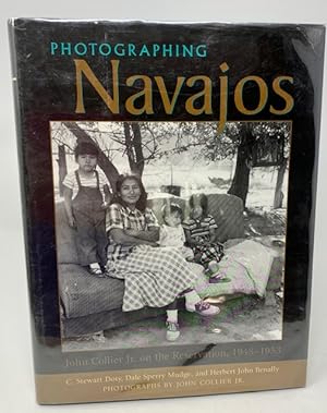Immagine del venditore per Photographing Navajos: John Collier Jr. on the Reservation, 1948-1953 venduto da Catron Grant Books