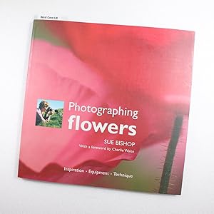 Image du vendeur pour Photographing Flowers: Inspiration, Equipment, Technique by Bishop, Sue mis en vente par West Cove UK