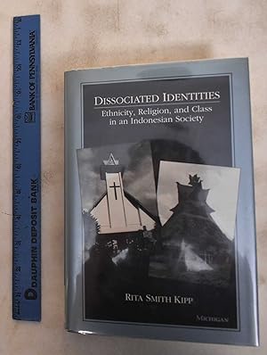 Immagine del venditore per Dissociated Identities: Ethnicity, Religion, and Class in an Indonesian Soceity venduto da Mullen Books, ABAA