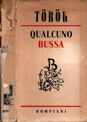 Bild des Verkufers fr Qualcuno Bussa Romanzo di Dodici Camere zum Verkauf von Biblioteca di Babele