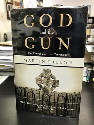 Imagen del vendedor de God and the Gun: The Church and Irish Terrorism a la venta por THE PRINTED GARDEN, ABA, MPIBA