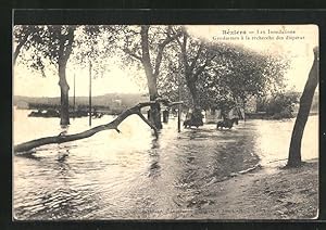 Carte postale Béziers, Les Inondations Gendarmes á la recherche des disparus