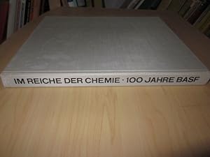 Imagen del vendedor de Im Reiche der Chemie a la venta por Versandantiquariat Schfer