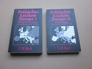Bild des Verkufers fr Politisches Lexikon Europa. 2 Bnde zum Verkauf von Versandantiquariat Schfer