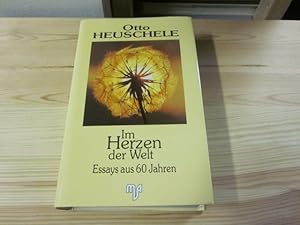 Seller image for Im Herzen der Welt. Essays aus 60 Jahren for sale by Versandantiquariat Schfer