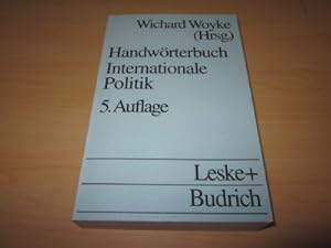 Immagine del venditore per Handwrterbuch Internationale Politik venduto da Versandantiquariat Schfer