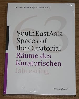 Bild des Verkufers fr SouthEastAsia, Spaces of the Curatorial, Rume des Kuratorischen Jahresring 63. [edited on behalf of the Association of Arts and Culture of the German Economy at the Federation of German Industries, translation: Anne Breimaier Gaweewong / Jahresring 63]. zum Verkauf von Antiquariat Gallenberger