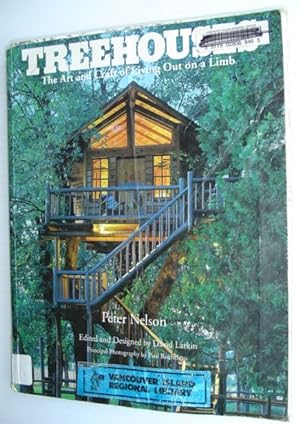 Bild des Verkufers fr Treehouses : The Art and Craft of Living Out on a Limb zum Verkauf von RareNonFiction, IOBA