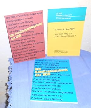 3 Bände Die DDR - Realitäten und Argumente: Das Arbeitsgesetzbuch der DDR / Das Familiengesetzbuc...