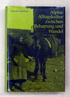 Imagen del vendedor de Alpine Alltagskultur zwischen Beharrung und Wandel. Ausgewhlte Arbeiten aus den Jahren 1956 bis 1991. a la venta por antiquariat peter petrej - Bibliopolium AG