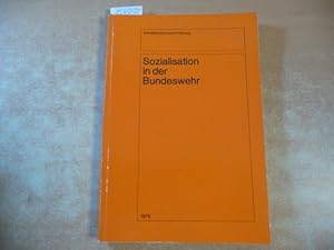 Bild des Verkufers fr Sozialisation in der Bundeswehr - Der Einflu des Wehrdienstes auf soziale und politische Einstellungen der Wehrpflichtigen Schriftenreihe Innere Fhrung, Reihe Ausbildung und Bildung Heft 25 zum Verkauf von Gebrauchtbcherlogistik  H.J. Lauterbach