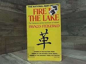 Image du vendeur pour Fire In the Lake (The Vietnamese & the Americans in Vietnam) mis en vente par Archives Books inc.