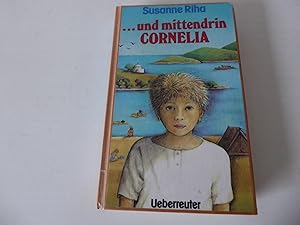 Bild des Verkufers fr Und mittendrin Cornelia. Roman. Hardcover zum Verkauf von Deichkieker Bcherkiste