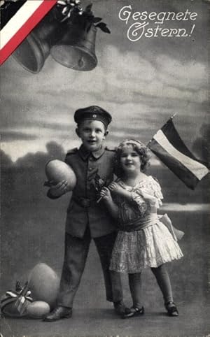 Ansichtskarte / Postkarte Glückwunsch Ostern, Junge in Uniform, Patriotik, Ostereier, Glocken, Fahne