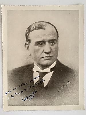 Bild des Verkufers fr Portrait photographique d'Edouard Daladier avec envoi autographe zum Verkauf von Librairie Le Feu Follet