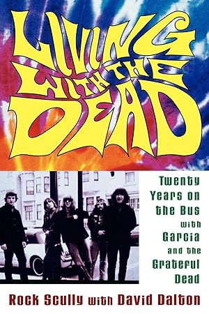 Seller image for Living with the Dead: Twenty Years on the Bus with Garcia and the Grateful Dead for sale by moluna