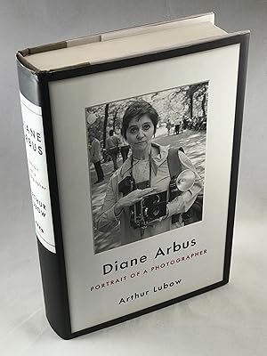 Bild des Verkufers fr Diane Arbus: Portrait of a Photographer zum Verkauf von Lost Paddle Books, IOBA