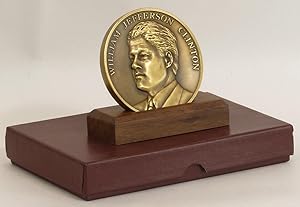 Bild des Verkufers fr William Jefferson Clinton (inauguration medal) zum Verkauf von Eureka Books