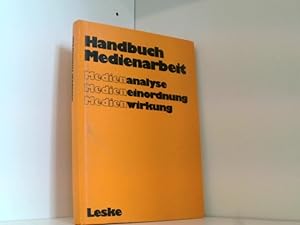 Bild des Verkufers fr Handbuch Medienarbeit: Medienanalyse Medieneinordnung Medienwirkung (German Edition) zum Verkauf von Book Broker