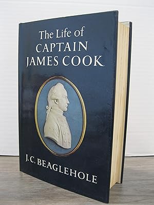 Immagine del venditore per THE LIFE OF CAPTAIN JAMES COOK venduto da MAPLE RIDGE BOOKS