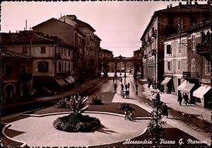 Bild des Verkufers fr Ansichtskarte / Postkarte Alessandria Piemonte, Piazza G. Marconi zum Verkauf von akpool GmbH