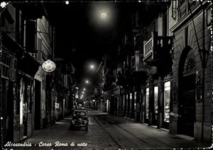 Bild des Verkufers fr Ansichtskarte / Postkarte Alessandria Piemonte, Corso Roma di notte, Auto zum Verkauf von akpool GmbH