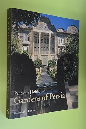 Imagen del vendedor de Gardens of Persia Photography by Jerry Harpur, Edited by Erica Hunningher a la venta por Antiquariat Biebusch