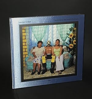 Image du vendeur pour Lucha Libre, The Family Portraits (First Edition) mis en vente par Dan Pope Books