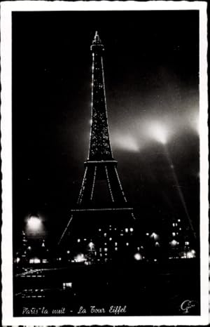 Bild des Verkufers fr Ansichtskarte / Postkarte Paris VII, La Tour Eiffel, Eiffelturm, Paris by night zum Verkauf von akpool GmbH