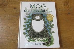 Bild des Verkufers fr Mog the Forgetful Cat Pop-Up - SIGNED 40th Anniversary Edition zum Verkauf von Mungobooks