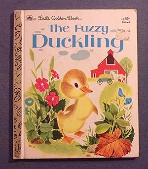 Bild des Verkufers fr The Fuzzy Duckling (Little Golden Book) zum Verkauf von Book Nook