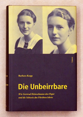 Seller image for Die Unbeirrbare. Wie Gertrud Heinzelmann den Papst und die Schweiz das Frchten lehrte. for sale by antiquariat peter petrej - Bibliopolium AG