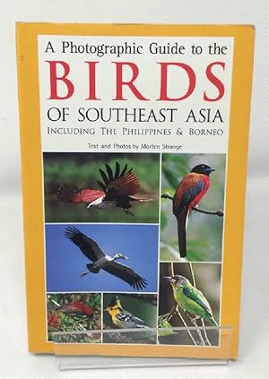 Immagine del venditore per A Photographic Guide to the Birds of Southeast Asia: Including the Philippines and Borneo (Helm Field Guides) venduto da Cambridge Recycled Books