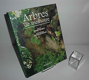 Arbres de mémoire. Arbres remarquables en France. Actes Sud. 1998.