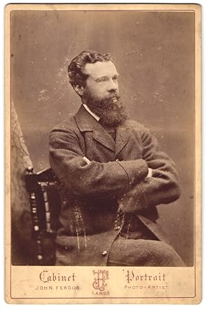 Bild des Verkufers fr Photo John Fergus, Largs, Portrait Mann im Tweed Anzug mit Vollbart und Locken zum Verkauf von Bartko-Reher