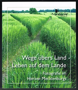 Seller image for Katalog zur Jubilumsausstellung "Wege bers Land - Leben auf dem Lande": Fotografie im Herzen Mecklenburgs; 1998-2008. - for sale by Libresso Antiquariat, Jens Hagedorn