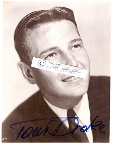 Bild des Verkufers fr TOM DRAKE (1918-82) BUDDY, US-amerikanischer Schauspieler, u.a. 1940: Unsere kleine Stadt (Our Town), 1946: Lassie ? Held auf vier Pfoten (Courage of Lassie), Filmmusical Words and Music (1948) , 1965 Bonanza (Fernsehserie, 1 Folge) zum Verkauf von Herbst-Auktionen