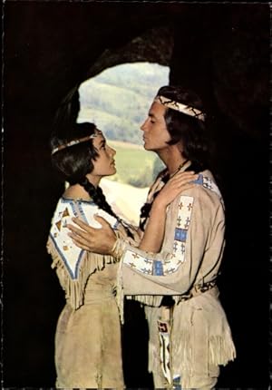 Ansichtskarte / Postkarte Schauspieler Karin Dor und Pierre Brice, Filmszene Winnetou II. Teil, W...