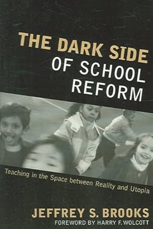 Bild des Verkufers fr Dark Side of School Reform : Teaching in the Space Between Reality And Utopia zum Verkauf von GreatBookPricesUK