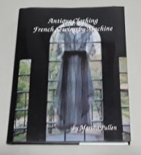 Image du vendeur pour Antique Clothing: French Sewing by Machine mis en vente par Erlandson Books