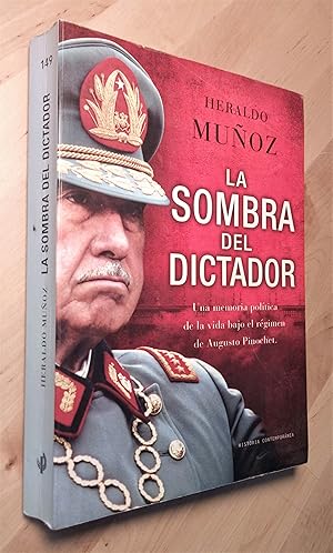 Imagen del vendedor de La sombra del dictador. Una memoria poltica de la vida bajo el rgimen de Augusto Pinochet a la venta por Llibres Bombeta