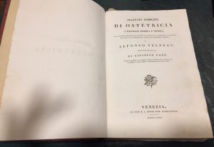 Immagine del venditore per TRATTATO COMPLETO DI OSTETRICIA O TOCOLOGIA TEORICA E PRATICA. CON UN RISTRETTO RELATIVO ALLE MALATTIE CHE COMPLICANO LA GRAVIDANZA, IL TRAVAGLIO DEL PARTO ED IL PUERPERIO, ED A QUELLE CHE INTERESSANO I NEONATI venduto da AL VECCHIO LIBRO