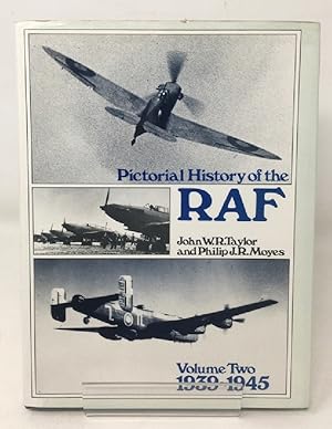 Imagen del vendedor de Pictorial History of the Royal Air Force: 1939-45 v. 2 a la venta por Cambridge Recycled Books
