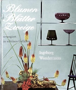 Seller image for Blumen - Bltter - Zweige arrangiert in schnen Gefen. for sale by Antiquariat Bookfarm