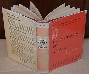 Immagine del venditore per A SHORT HISTORY OF WARFARE venduto da CHESIL BEACH BOOKS