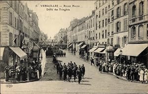 Seller image for Ansichtskarte / Postkarte Versailles Yvelines, Revue Hoche, Defile des Tringlots for sale by akpool GmbH