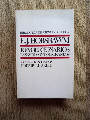 Seller image for REVOLUCIONARIOS ENSAYOS CONTEMPORNEOS for sale by El Sueo Escrito