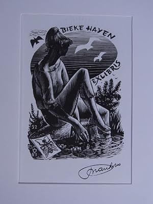 Bild des Verkufers fr Erotisches Exlibris fr Bieke Hayen. Motiv: Junge Frau an einem Ufer sitzend. Am Himmel Vgel. unten links eine Fliege zum Verkauf von Antiquariat Weber