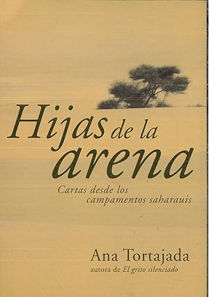 Imagen del vendedor de Hijas De La Arena: Cartas desde lox campamentos saharauis [Daughters of the Sand] (Spanish Edition) a la venta por Papel y Letras